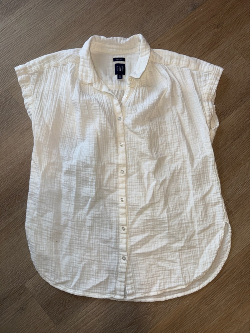 GAP Crinkle Gauze Cotton Cut Off Short Sleeve Button Down Collared Shirt